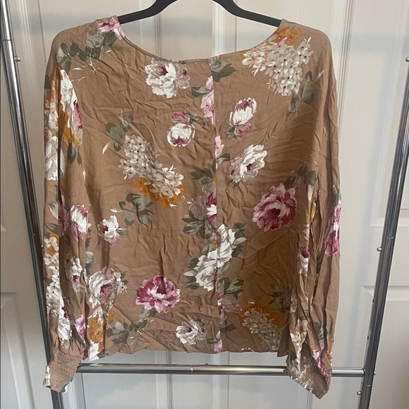 PLUS Floral Top - Picture 4 of 4